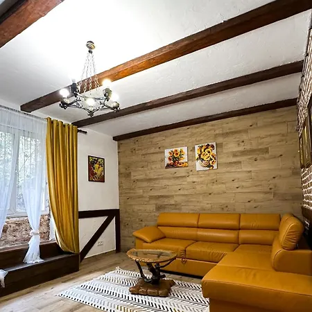Golden King Old Town Apartment