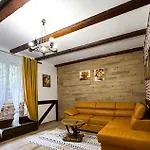 Golden King Old Town Apartment